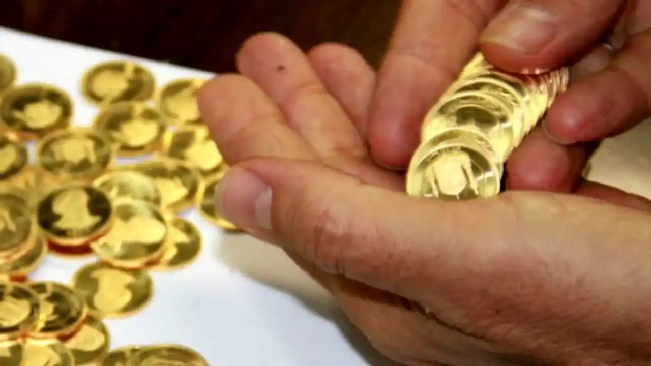 سکه‌های طلای رایج ایران بیشتر سکه‌های طلا که از فلز طلا ساخته می‌شوند، از سال 1800 میلادی ضرب شده و وارد بازار شدند. معمولا 90 درصد این سکه‌ها از طلای خالص 22 عیار ساخته شده است و عیار آنها نزدیک به 22 از 24 و 900 از 1000 است. سکه‌های طلای ایرانی از نظر وزن و اندازه با یکدیگر تفاوت دارند. با ما همرا ...